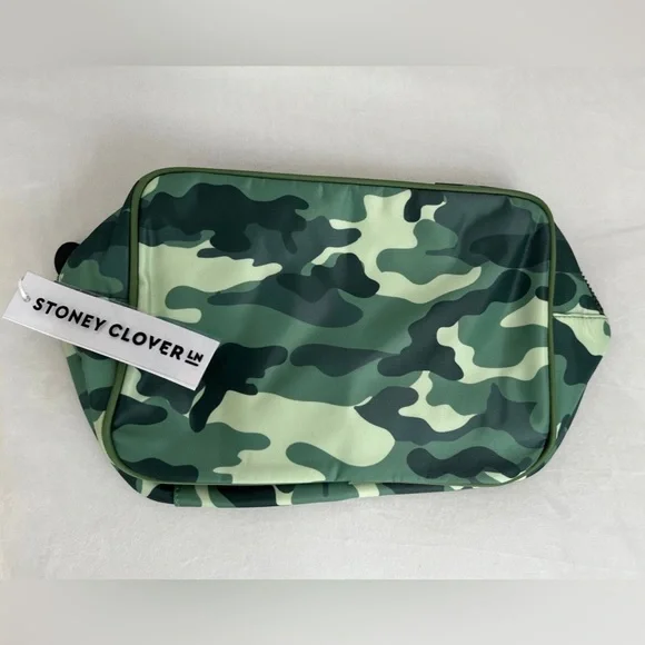Stoney Clover Lane camo large pouch - Picture 2 of 3